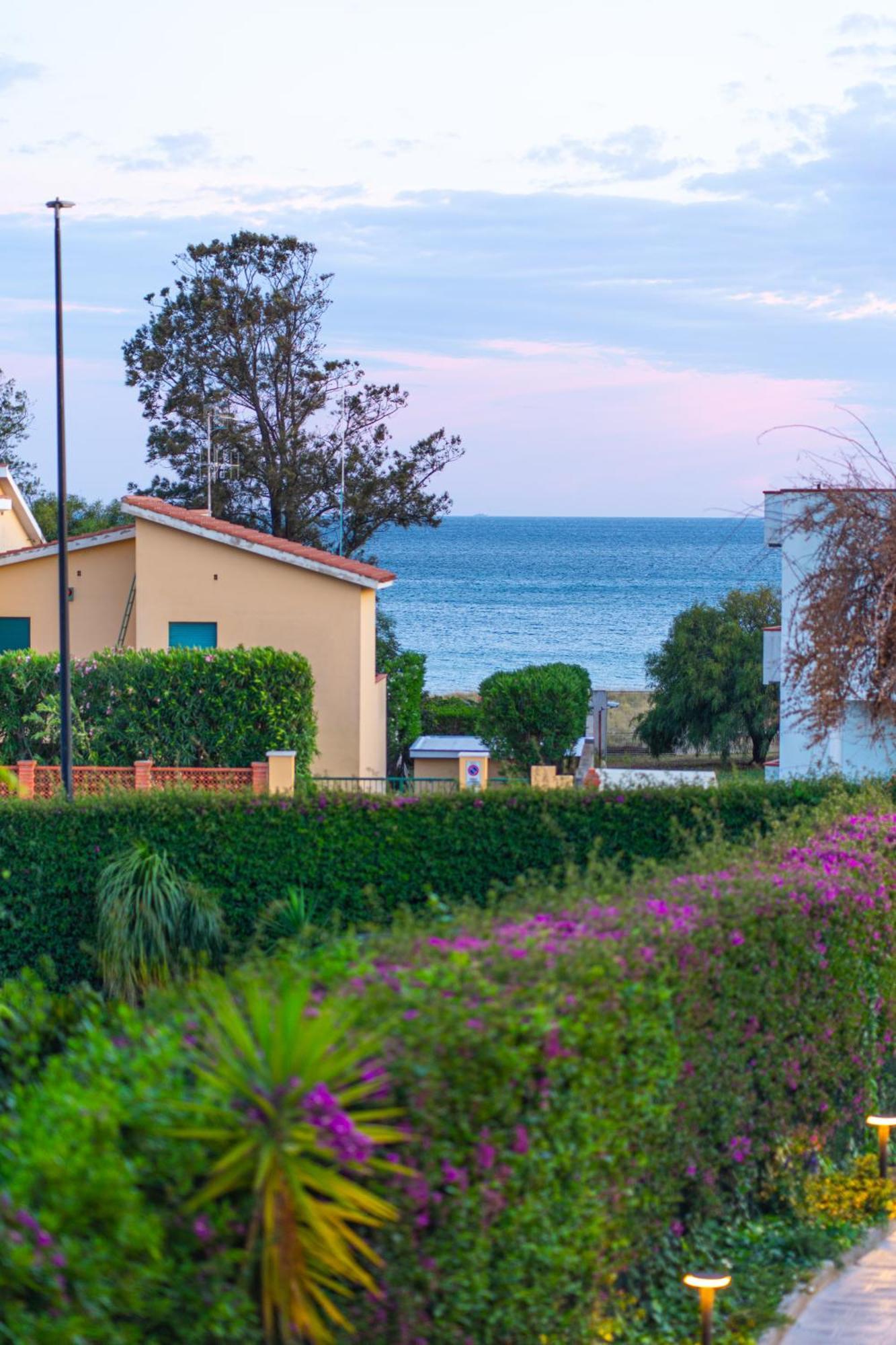 Paquja Aparthotel Quartu Sant'Elena Bagian luar foto